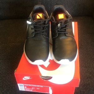 ❤️SOLD❤️ Nike tennis shoes